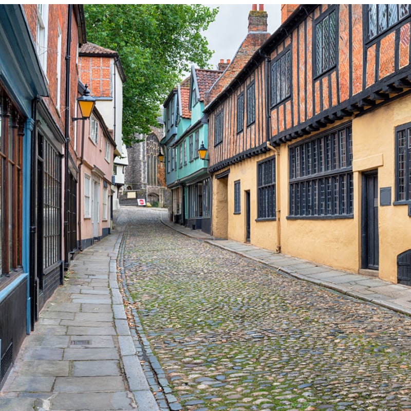 Tudor half-timbered houses and cobbled streets on Elm Hill, Norwich, UK. 